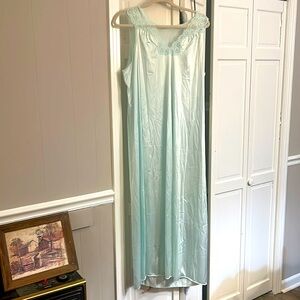 Vintage Vanity Fair gown XL